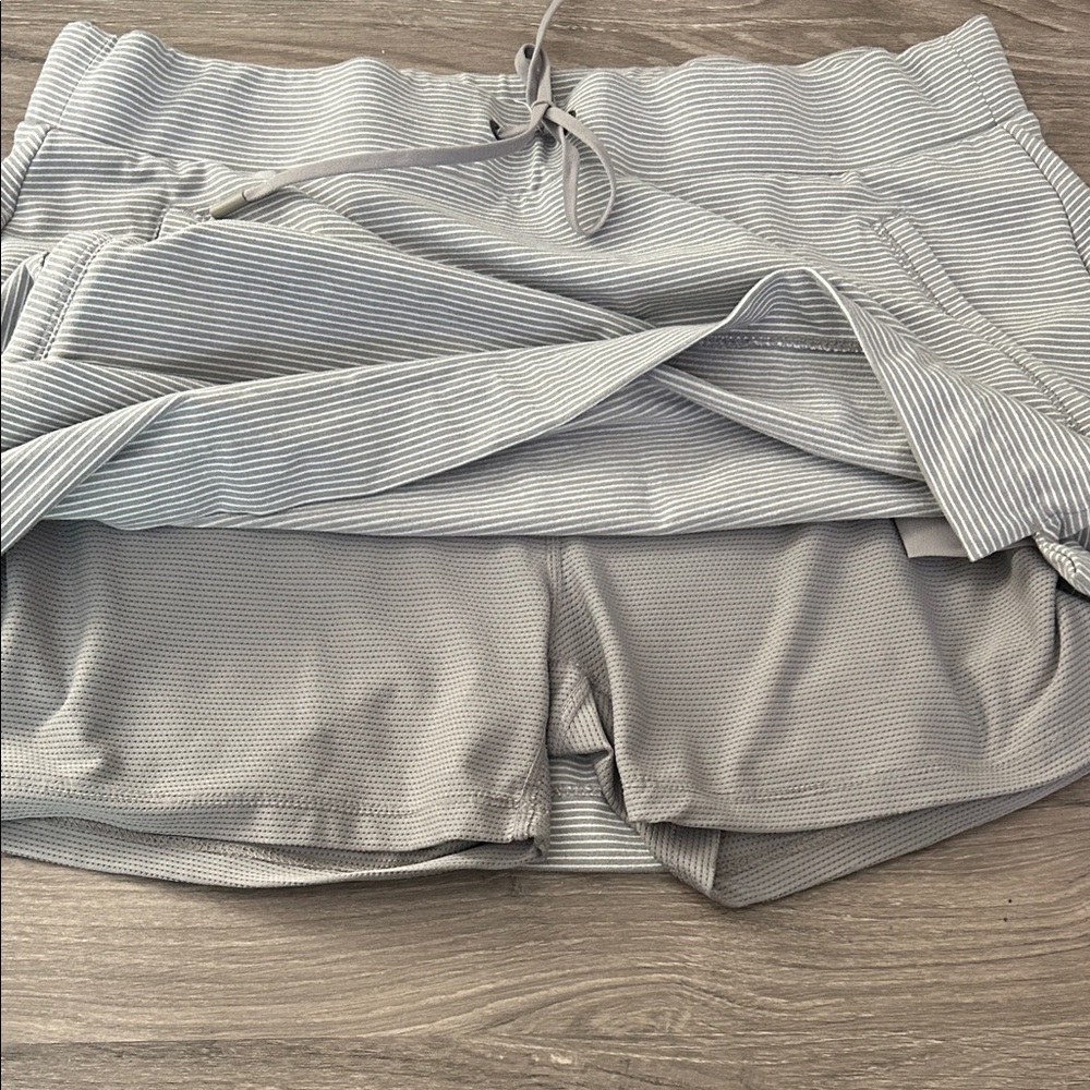 Athleta Modern Metro Midtown Gray Striped Women's Skort Size Medium - Picture 5 of 5